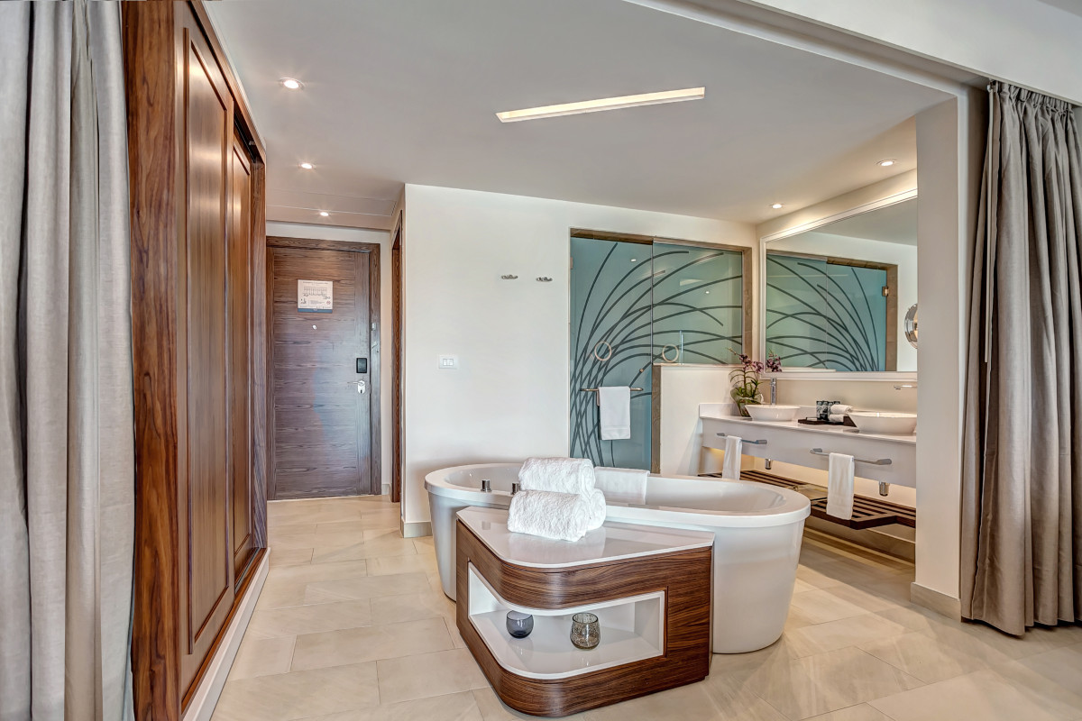 Royalton Blue Waters 5*