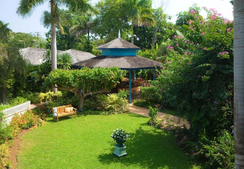 Sandals Inn 4*