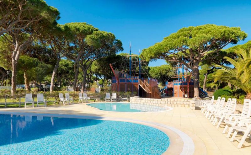 Pine Cliffs Resort 5*