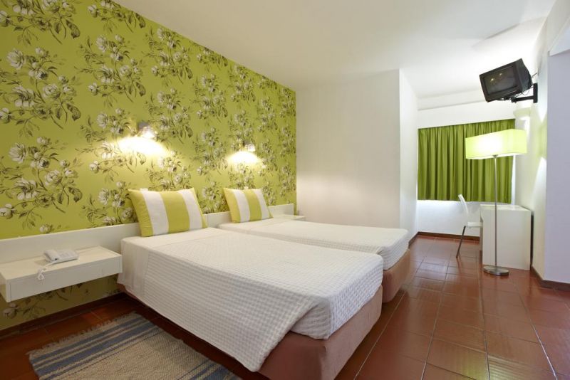 Praia Dourada 3*