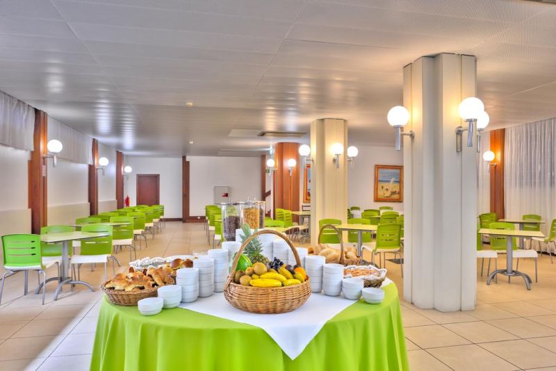 Praia Dourada 3*