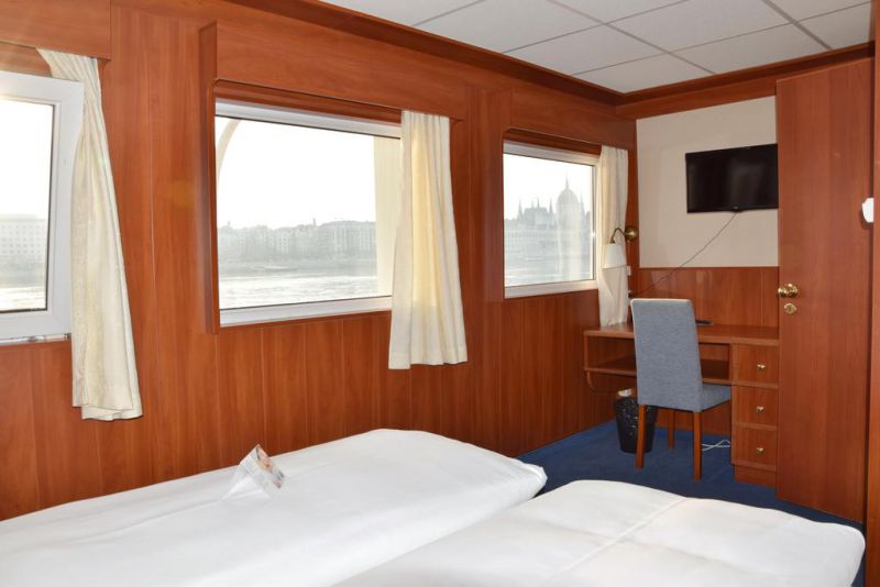 Grand Jules Boat 3*