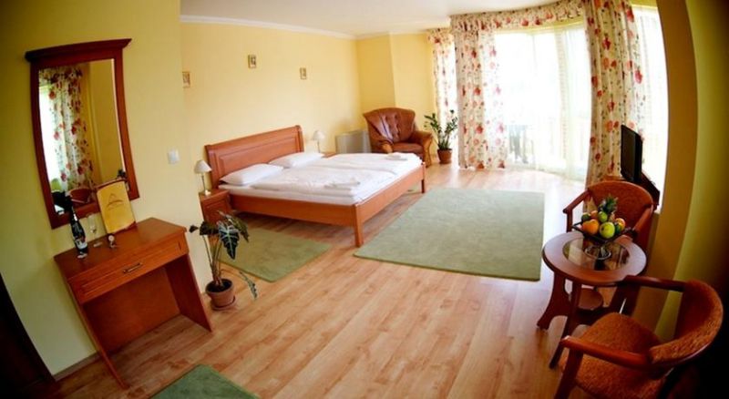 Jarja Hotel 3*