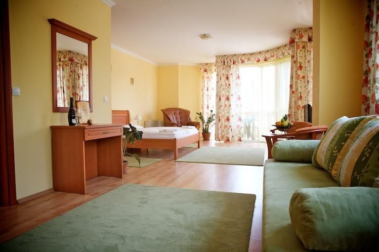 Jarja Hotel 3*