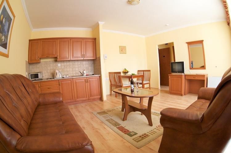 Jarja Hotel 3*