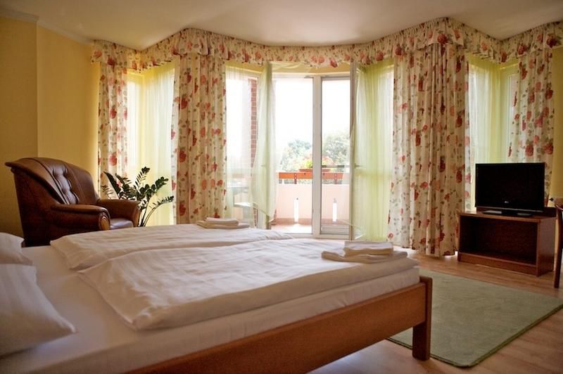 Jarja Hotel 3*