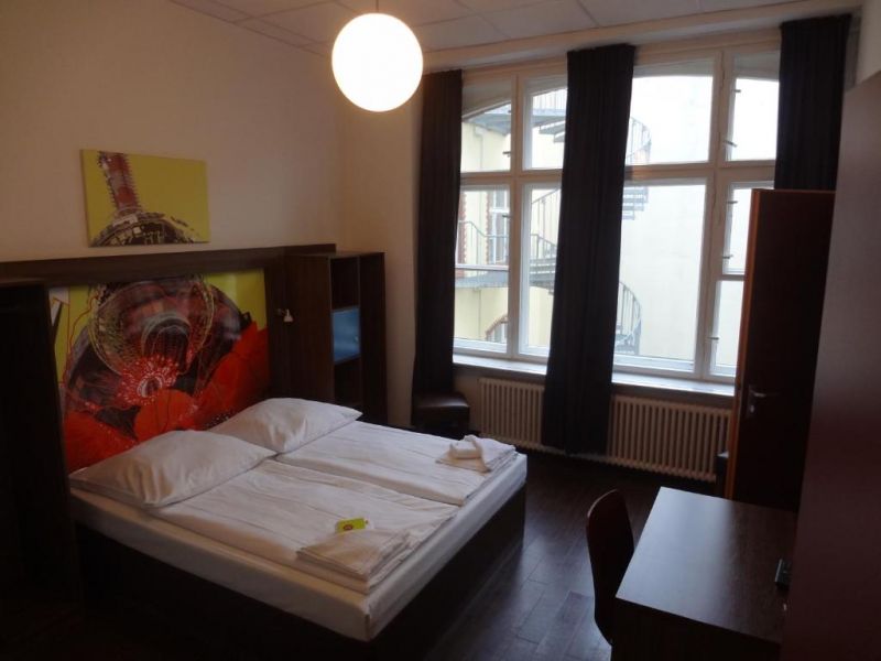 103 Hotel 2*