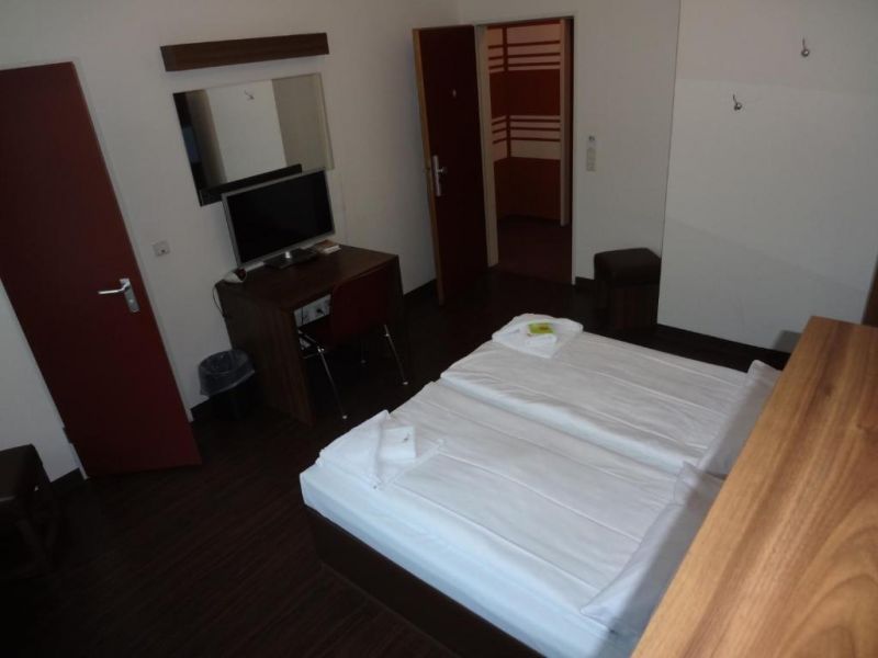 103 Hotel 2*