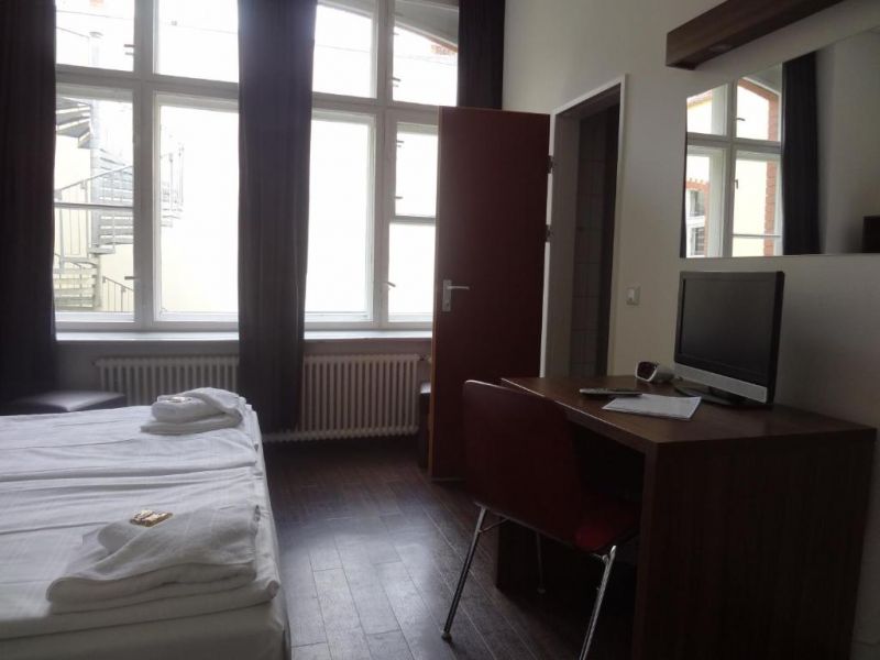 103 Hotel 2*
