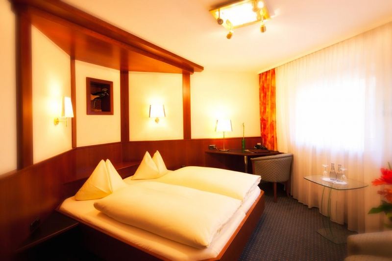 Azenberg Hotel 4*