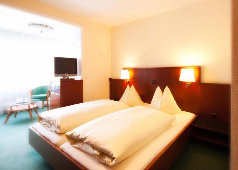Azenberg Hotel 4*