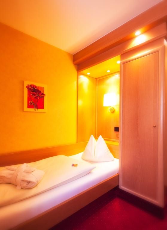 Azenberg Hotel 4*