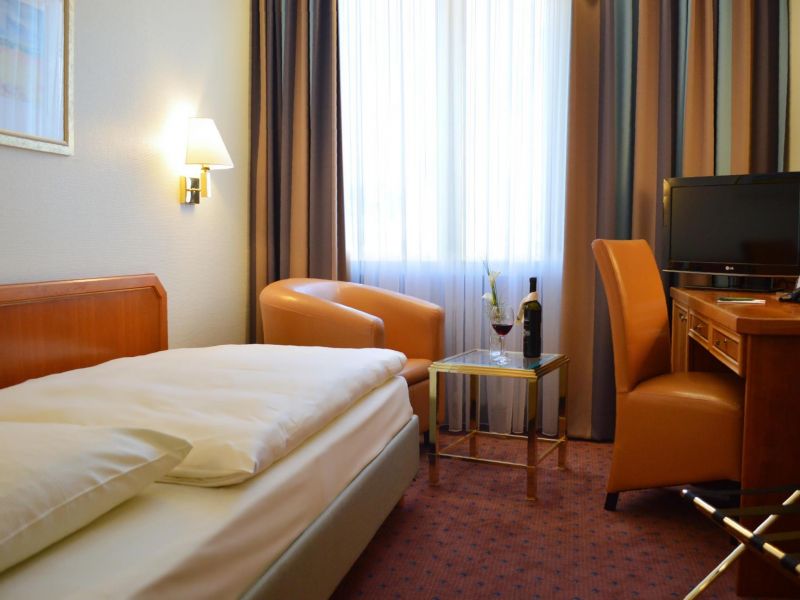 Centro Hotel Esplanade 4*