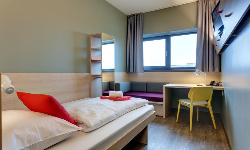 Meininger Hotel Berlin Airport 3*