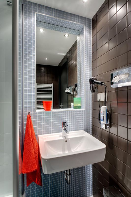 Meininger Hotel Berlin Airport 3*
