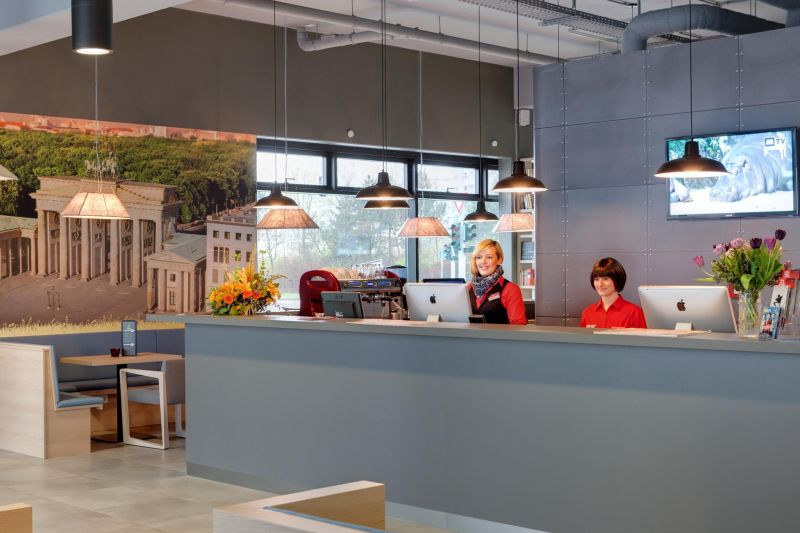 Meininger Hotel Berlin Airport 3*