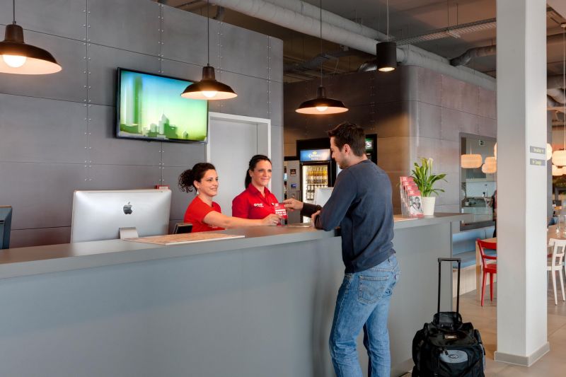 Meininger Hotel Berlin Airport 3*