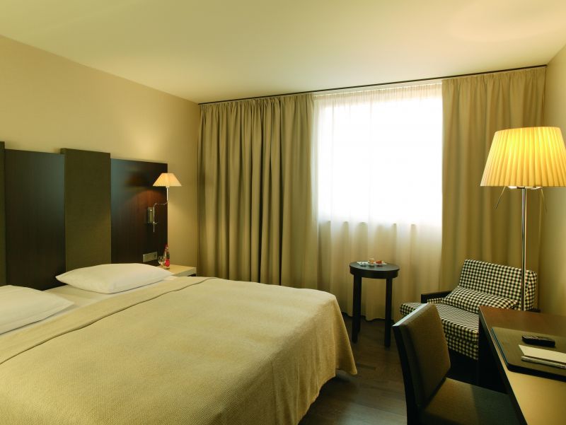 Nh Stuttgart Airport 4*