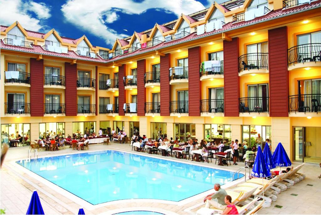 Astoria Hotel & Spa 4*