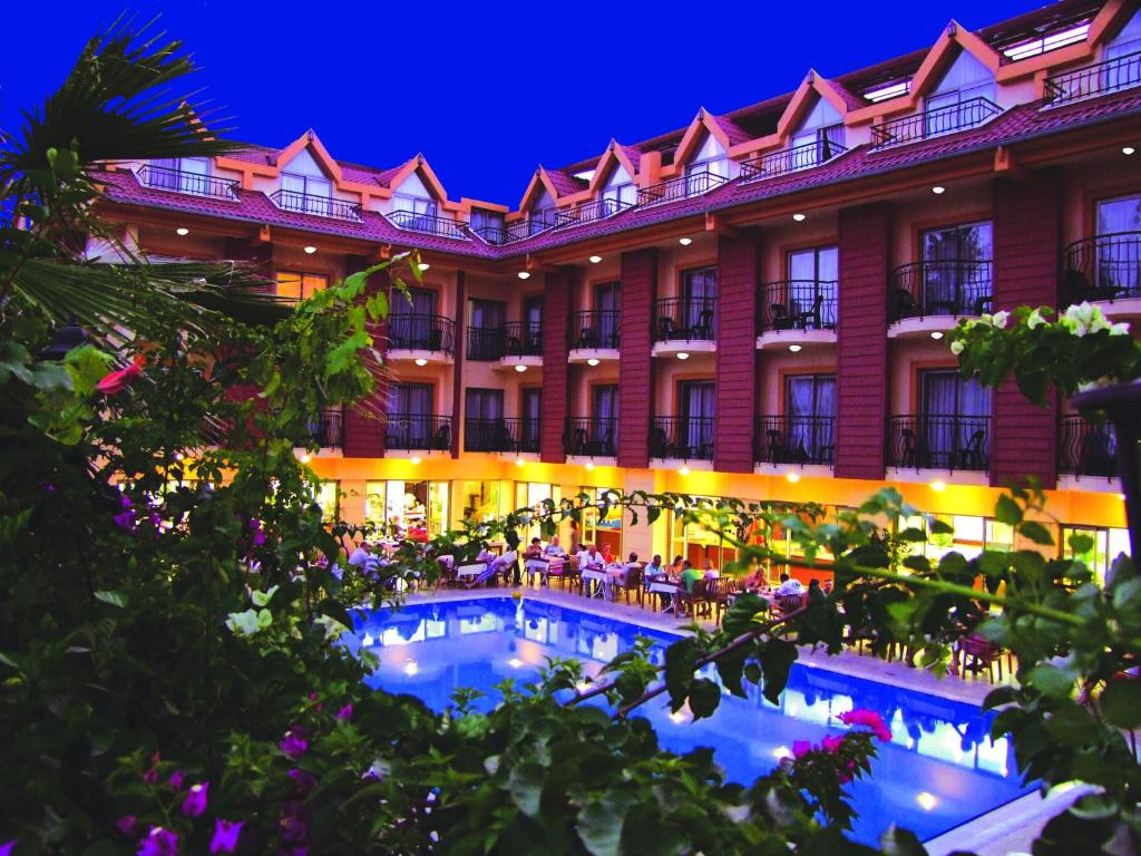 Astoria Hotel & Spa 4*