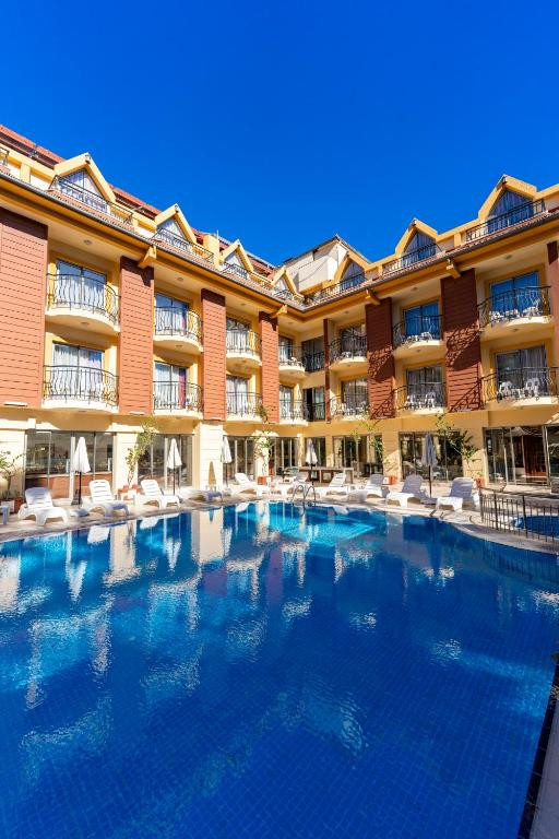 Astoria Hotel & Spa 4*