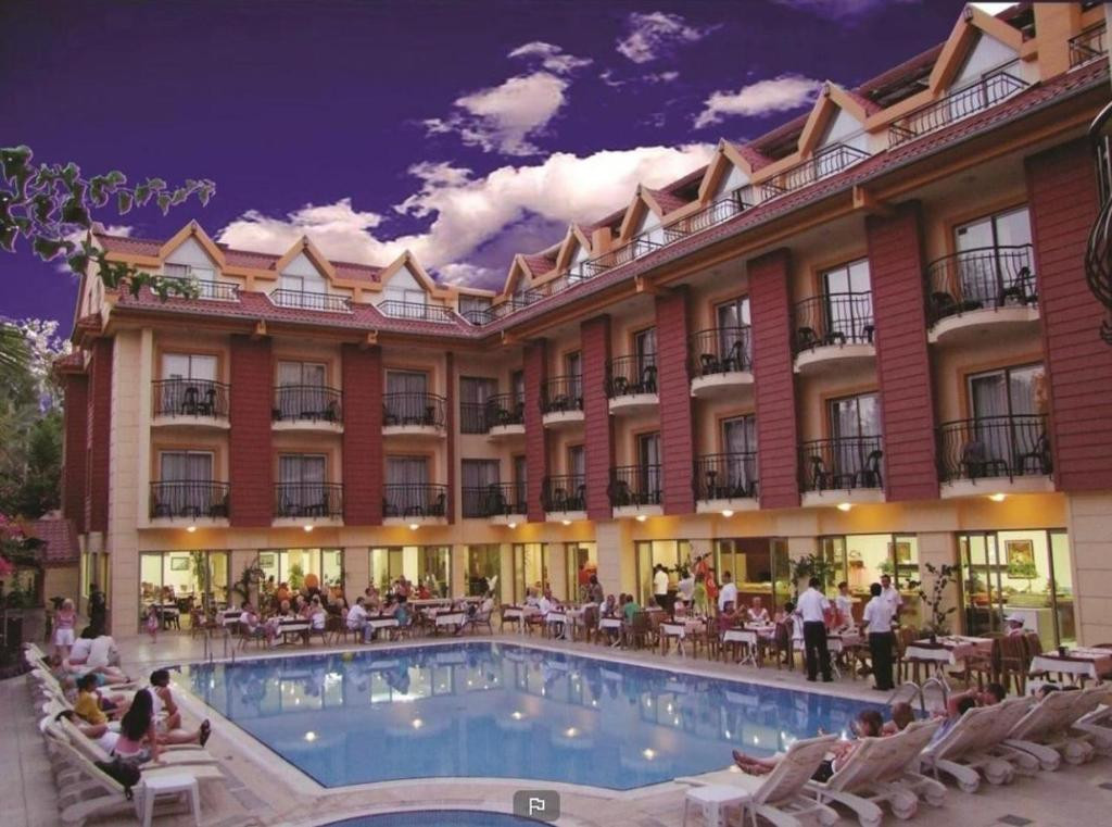 Astoria Hotel & Spa 4*