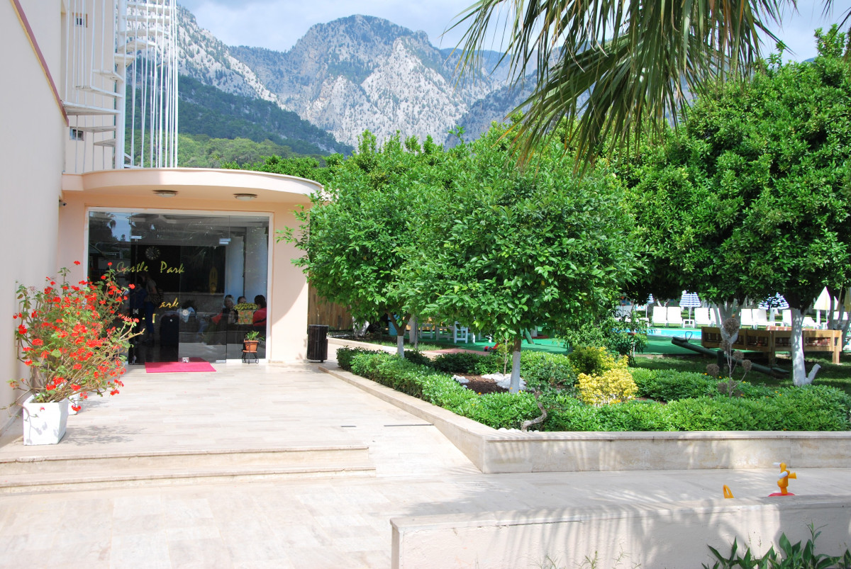 Castle Park (Ex. Larissa Park) 4*