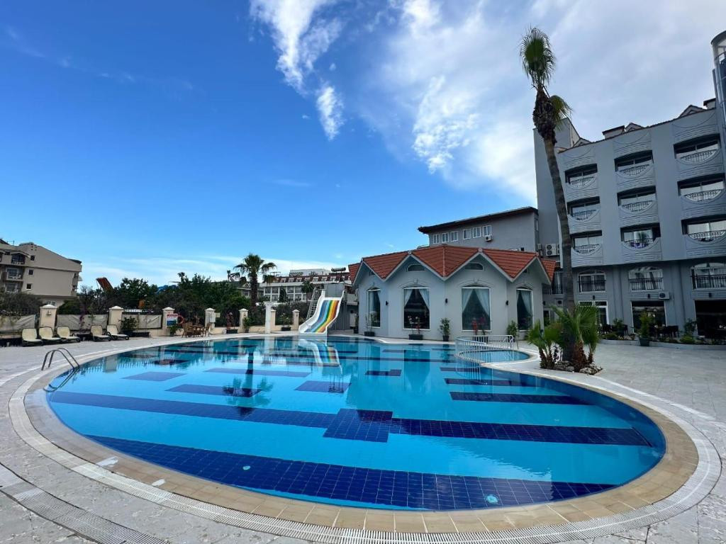 Camyuva Luna (Ex. Larissa Inn) 4*