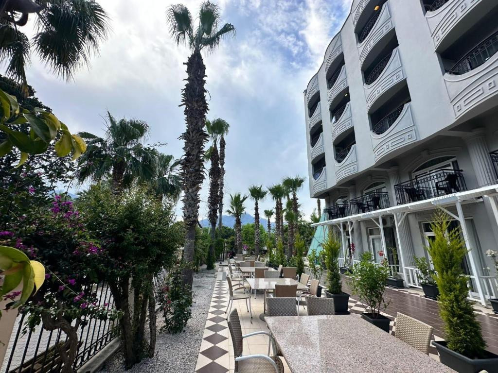 Camyuva Luna (Ex. Larissa Inn) 4*