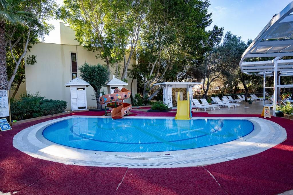 Zeniya Latanya Park Resort 4*