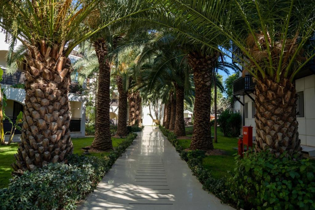 Zeniya Latanya Park Resort 4*