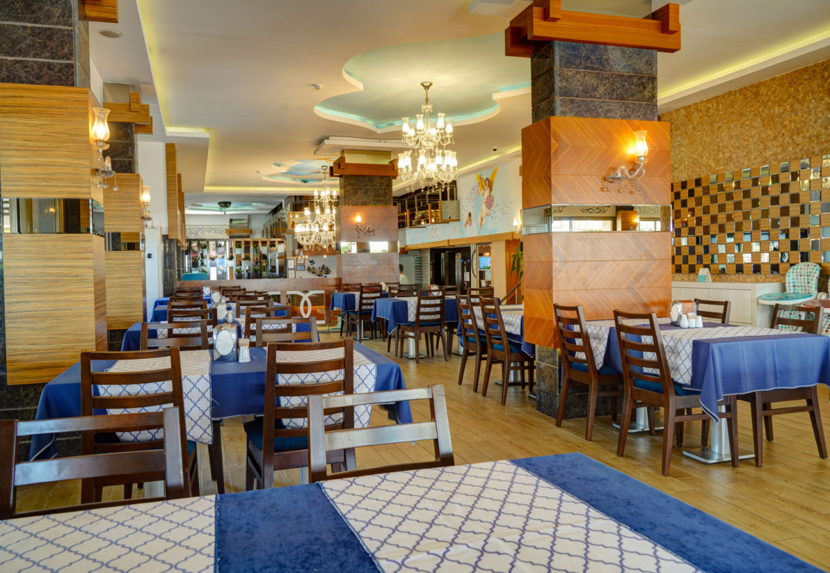 Parador Beach Hotel 4*