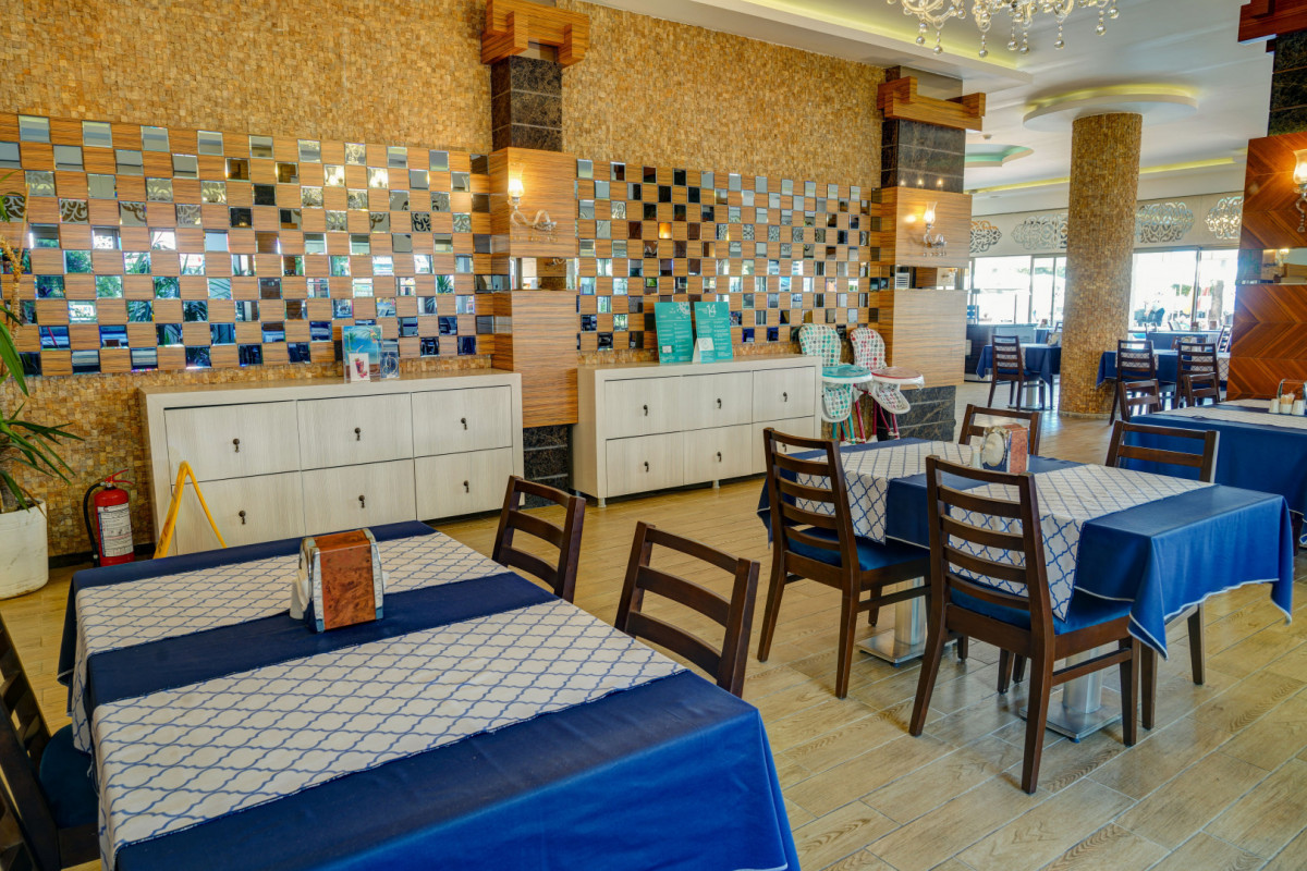 Parador Beach Hotel 4*