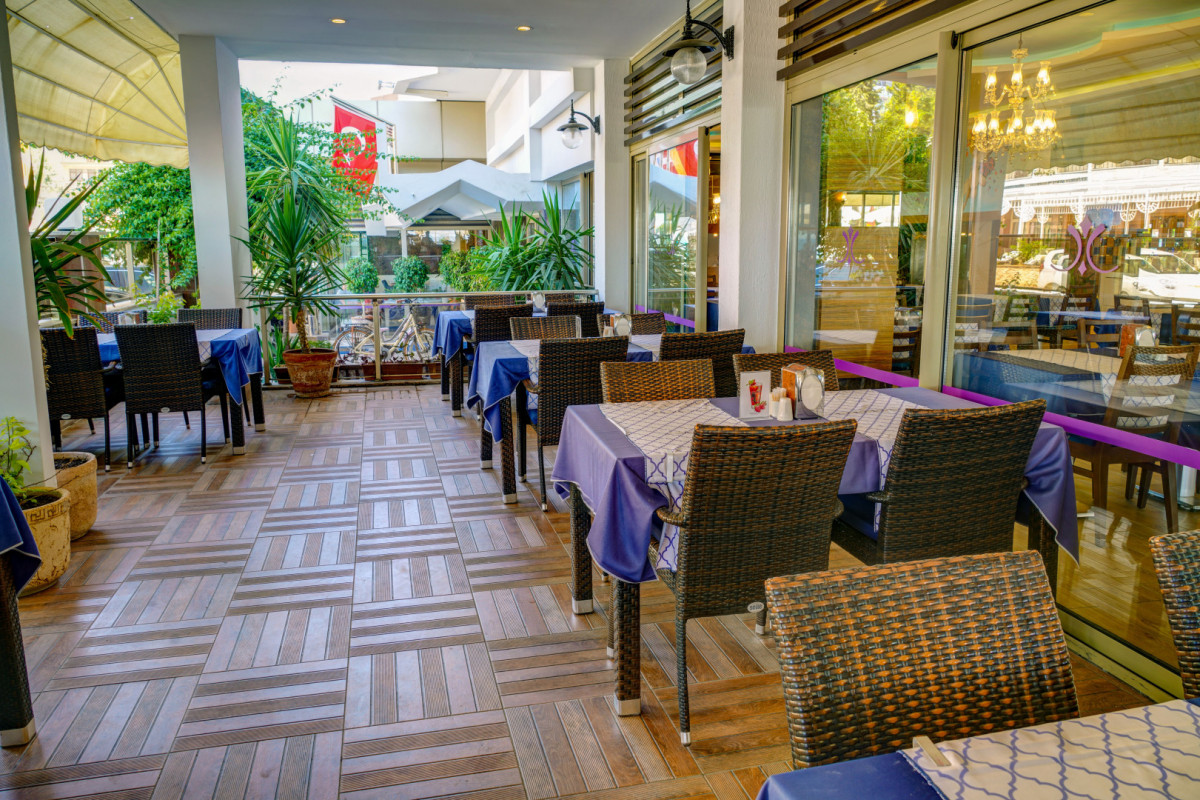 Parador Beach Hotel 4*