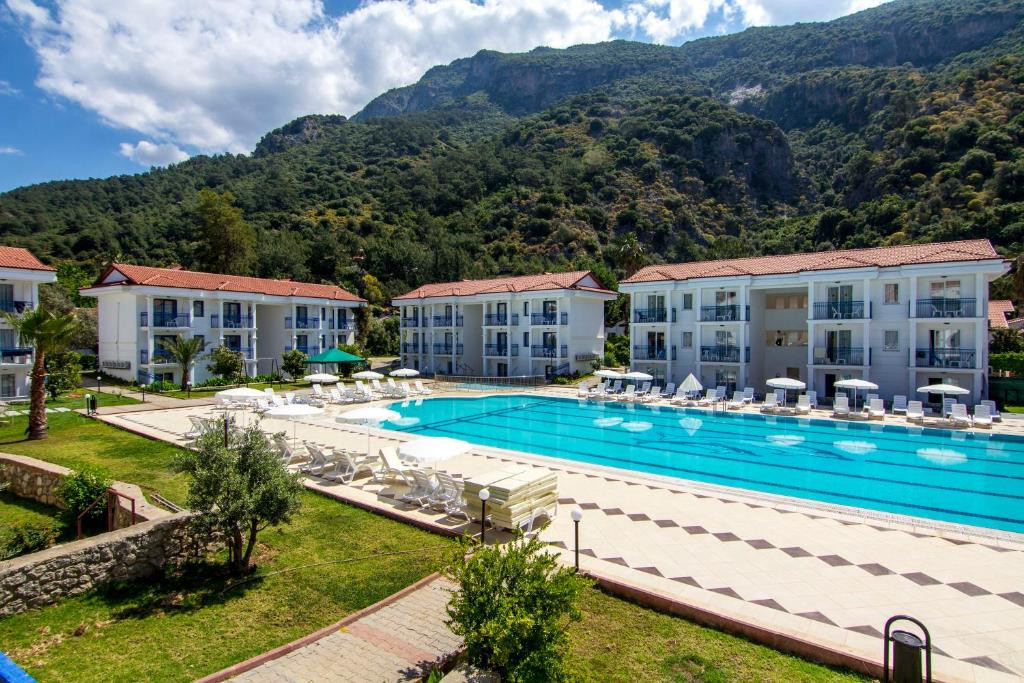 Belcekum Beach Hotel 4*