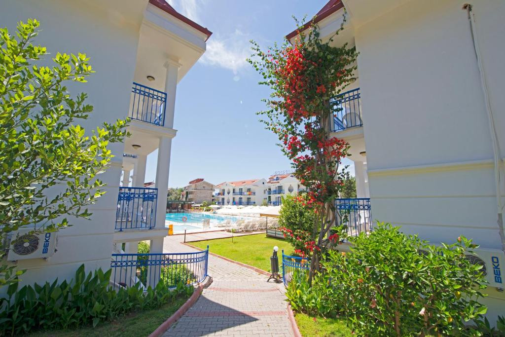 Belcekum Beach Hotel 4*