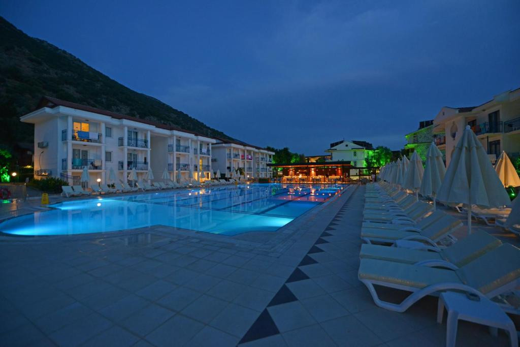 Belcekum Beach Hotel 4*