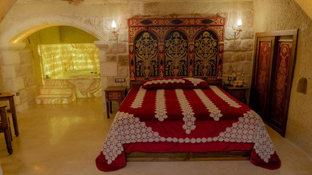 Elika Cave Suites 5*