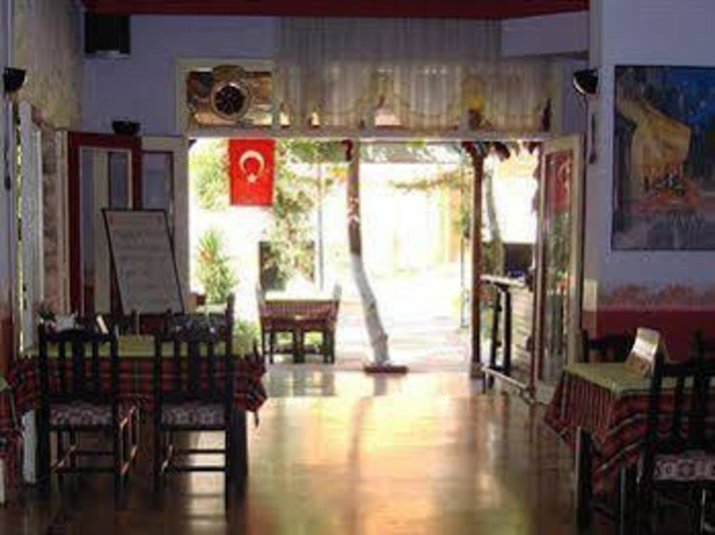 Mola Hotel 3*