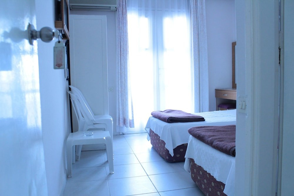 Mola Hotel 3*