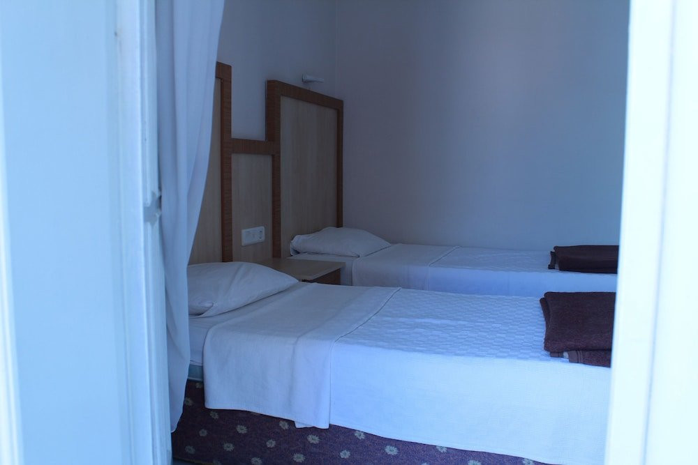 Mola Hotel 3*