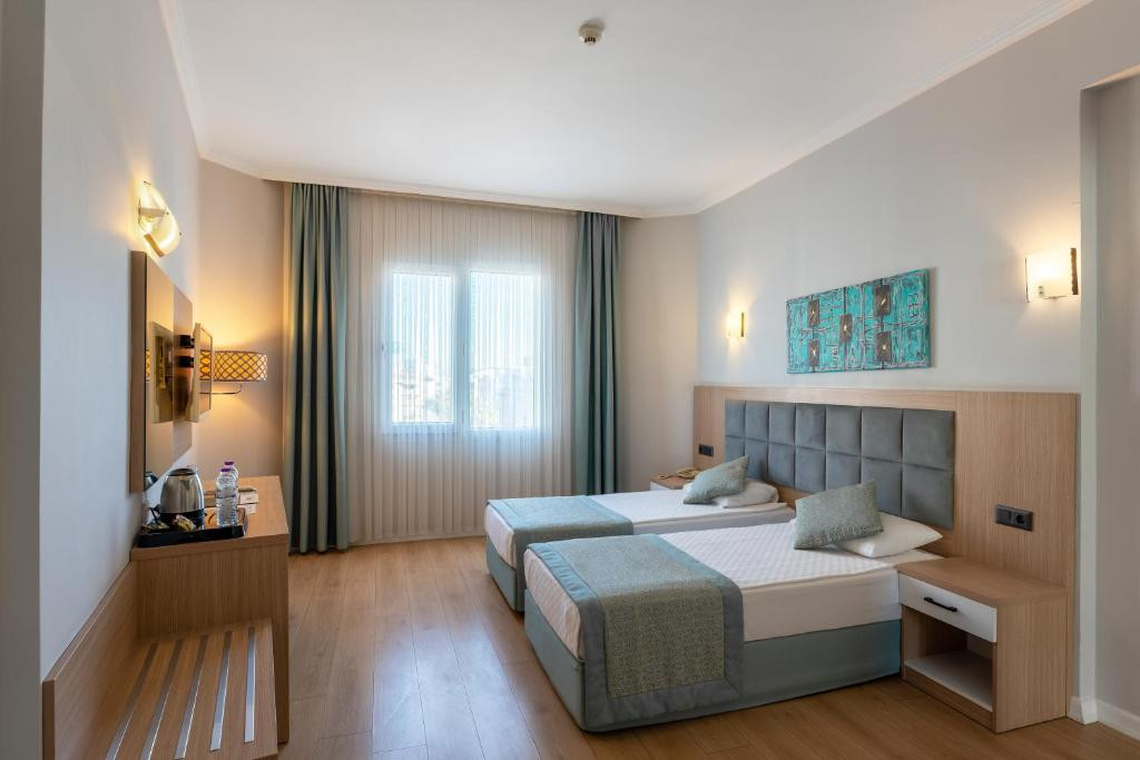 Adonis Hotel Antalya 4*