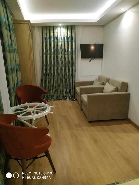Apple Tree Hotel 3*