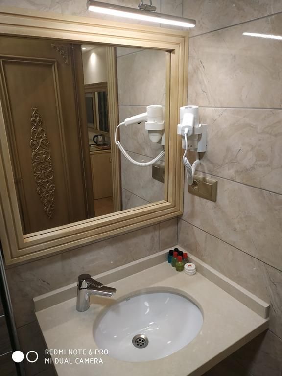 Apple Tree Hotel 3*