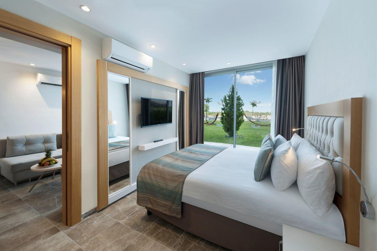 Aska Lara River Suite 5*
