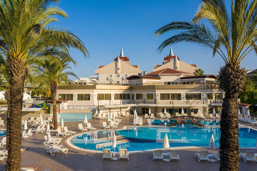 Aydinbey Famous Resort 5*