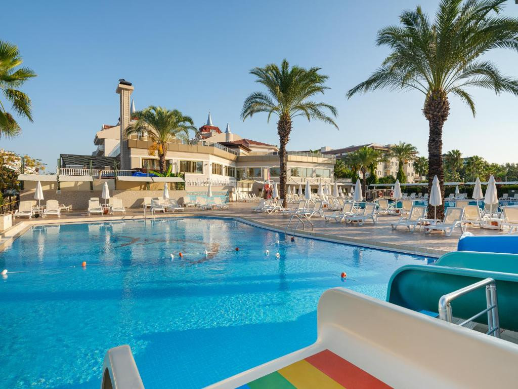 Aydinbey Famous Resort 5*