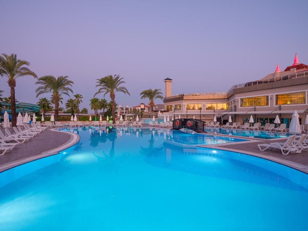 Aydinbey Famous Resort 5*