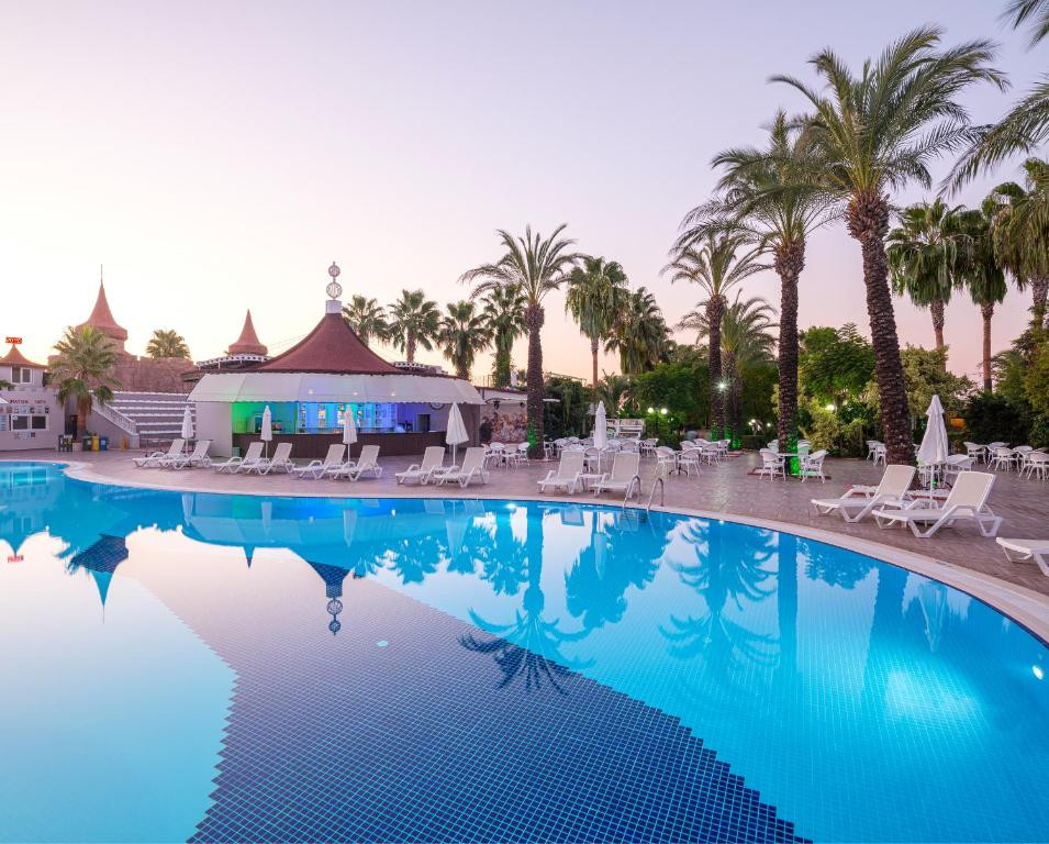 Aydinbey Famous Resort 5*