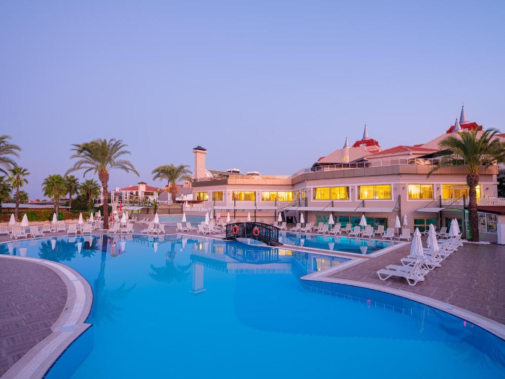 Aydinbey Famous Resort 5*